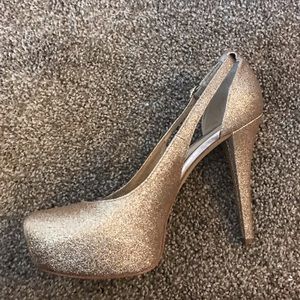 GOLD GUESS HEELS